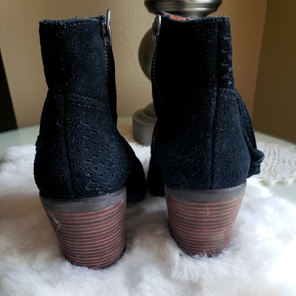 Lucky Brand Perforated LKRamses Booties-Size 7.5 - Picture 5 of 7